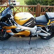 Suzuki gsx 750 aka guldkaramelen