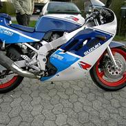 Suzuki GSX-R 400 R