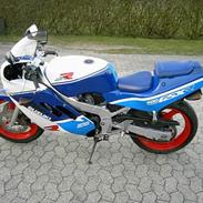 Suzuki GSX-R 400 R