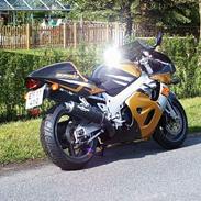 Suzuki gsx 750 aka guldkaramelen