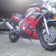 Yamaha FZR 600