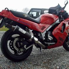 Yamaha FZ 750