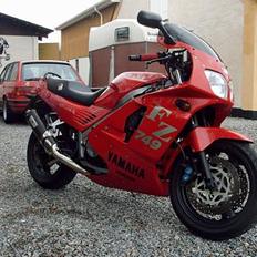 Yamaha FZ 750