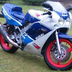 Suzuki GSX-R 400 R