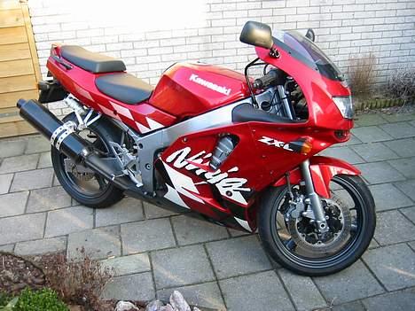 Kawasaki zx-6r - Her er så et billede af en zx6r, sammme model som min bare for at vise hvor trist den er at se på standart... billede 17