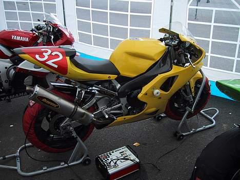 Yamaha R1 (SOLGT) billede 5