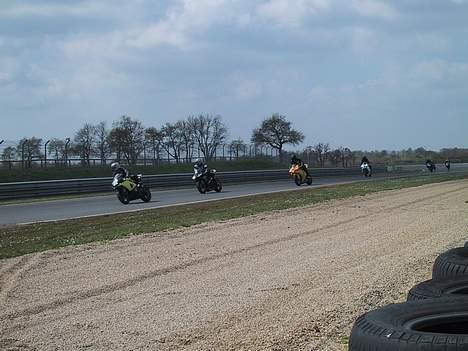 Yamaha R1 (SOLGT) billede 8