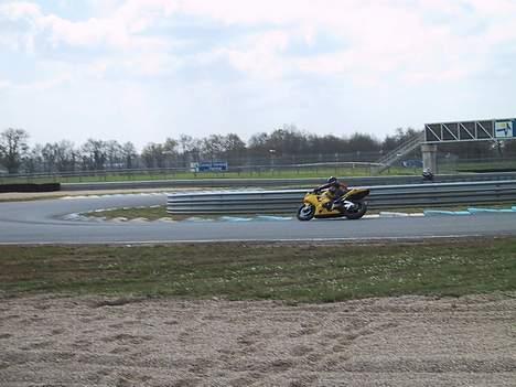 Yamaha R1 (SOLGT) billede 9