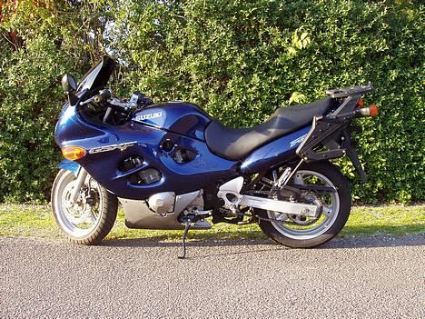 Suzuki GSX 750 F SOLGT billede 1