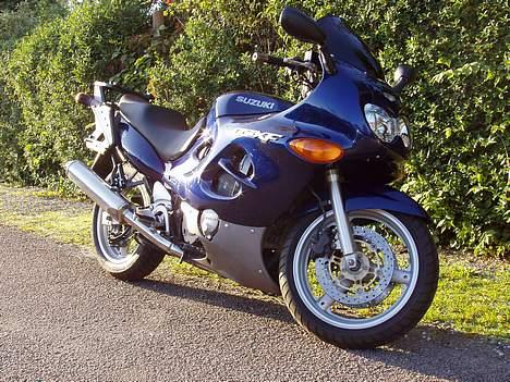 Suzuki GSX 750 F SOLGT billede 2