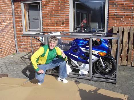 Suzuki GSX 600f (Ringkøbing) - Andreas godkender den nyankomne MC :) billede 3