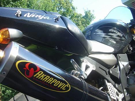 Kawasaki ZX12R - Komplet AKRAPROVIC billede 9