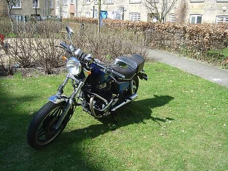 Honda cm 400 t (død) - Slank og yndig. I modsætning til piloten :-) billede 4