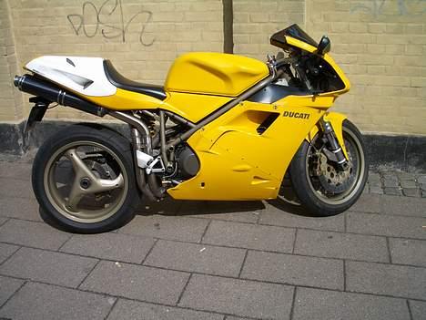 Ducati 748S - Står lige og får pusten efter en god omgang tæsk ;-) billede 7