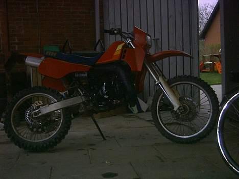 Suzuki TS250X - Solgt - Lige et fra højre side billede 1