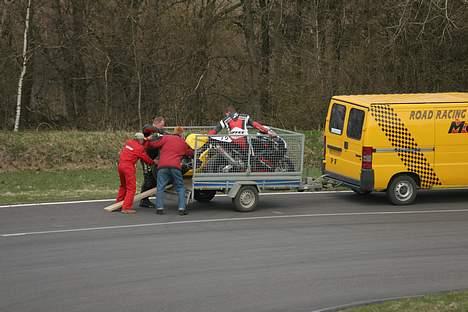 Yamaha R1 (SOLGT) - Så kommer fejebladet lige rundt billede 12