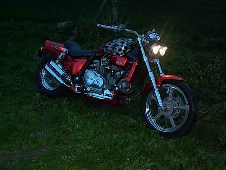 Honda Supermagna VF 700 billede 3