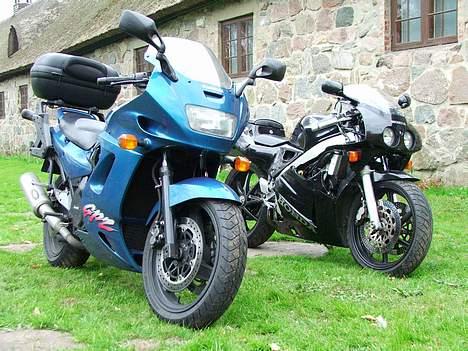 Honda VFR400R NC30 (Solgt) -  Billede af min og min onkels gpz 1100 billede 14