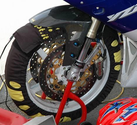 Yamaha R1 - Brembo Monoblock Caliper  og 320mm Brembo skiver forskærm fra harris billede 5