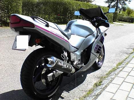 Suzuki RF 600 R billede 7