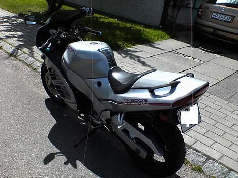 Suzuki RF 600 R billede 8