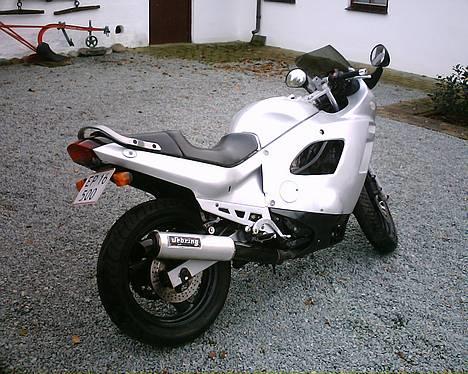 Suzuki GSX 600 F [Sæby] [Solgt] - Så blev den malet billede 2