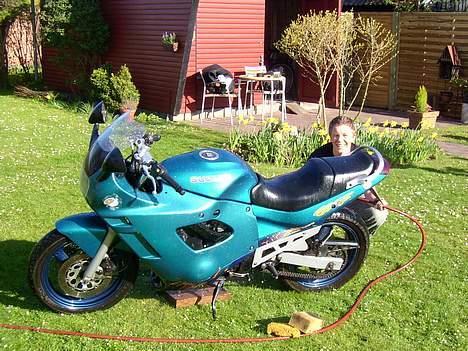 Suzuki GSX 600 F [Sæby] [Solgt] - troede jeg havde sorte fælge, de vidste sg at være blå - lilla :-) billede 3