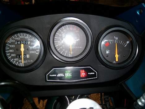 Suzuki GSX 600 F [Sæby] [Solgt] - Det er ik mange km den har gået og den spinner som en kat :D billede 12