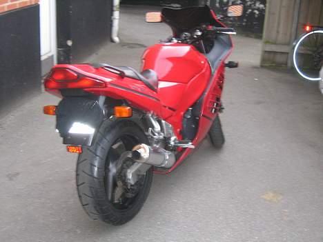 Suzuki RF 600 R - Hun har sgu en fræk røv billede 2