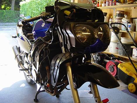 Suzuki Gsx 600 F  solgt - Så var vi i gang med at sætte de nye skiver og slager på :-) billede 6