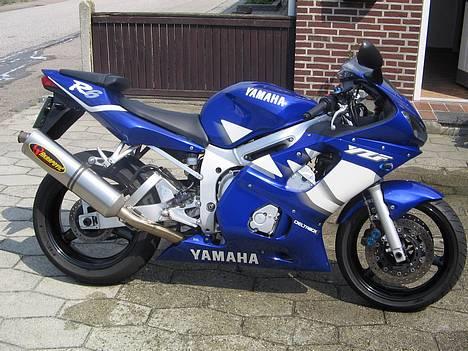 Yamaha YZF R6 SOLGT - Hvis du er i tvivl, er den blå.. billede 1