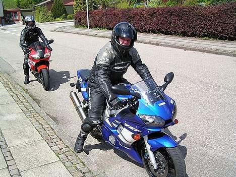 Yamaha YZF R6 SOLGT - De to nuggier tror nok selv de er seje..  billede 4