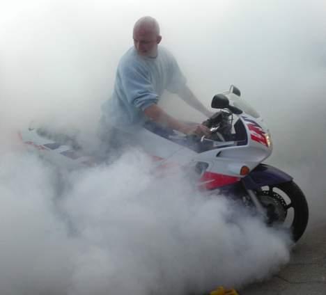 Honda CBR 600 F2 - jaaa det var et møg dæk at køre på så slides ned skulle det jo.......... billede 3