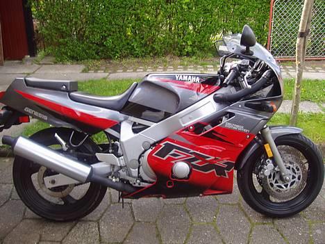 Yamaha FZR 600 billede 1