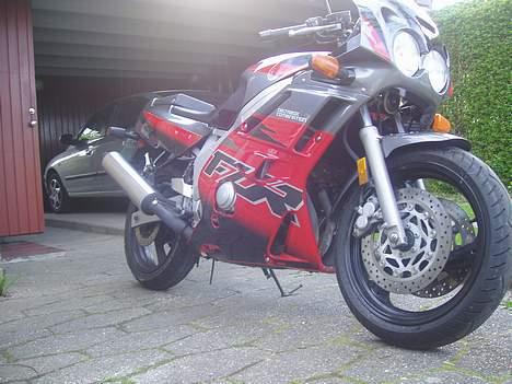 Yamaha FZR 600 billede 2