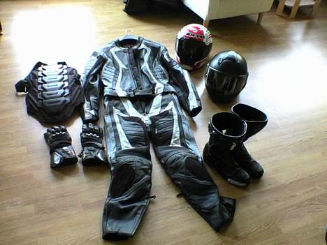 Suzuki RF 600 R - Min gamle Spyke dragt (sort og rød) er ikke med på billedet billede 9