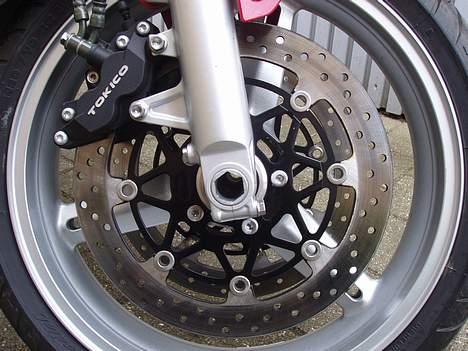 Suzuki SV1000 - Stor kværn betyder store bremser billede 3