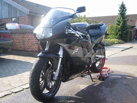 Suzuki GSX400R (GK76A) SOLGT - Min første Kværn. Se evt. fotoalbum :) billede 1