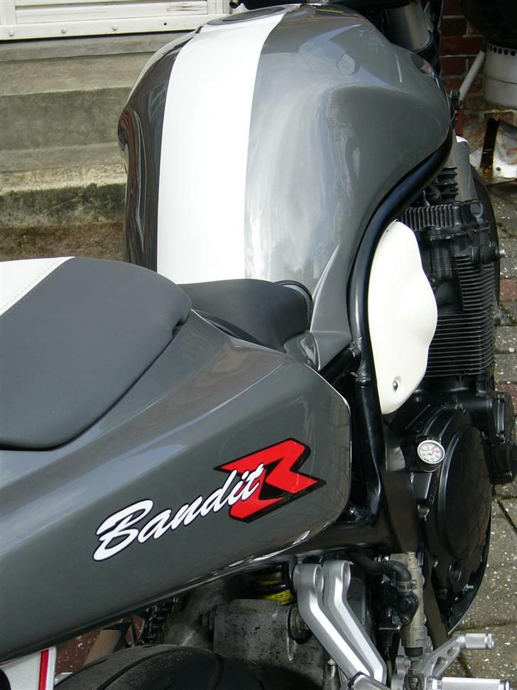 Suzuki 1200 Bandit R (solgt) - Mærker igen købt hos skiltemanden.dk billede 5