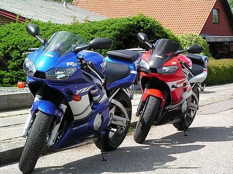 Yamaha YZF R6 SOLGT - Andreas H og min nyindkøbte R6´er. Taget under en kaffepause i Videhood ved Mr. Evil.. billede 7