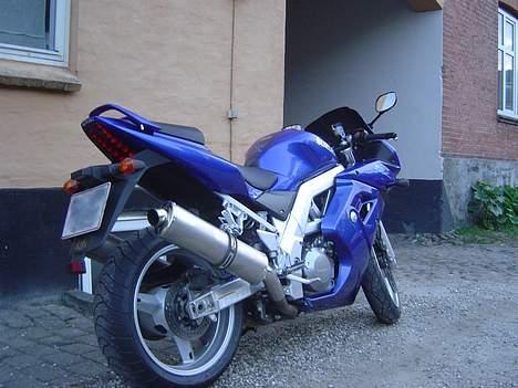 Suzuki SV 1000 S - Glæder mig til det sorte campingbord kan komme væk!!!!!!´ billede 2