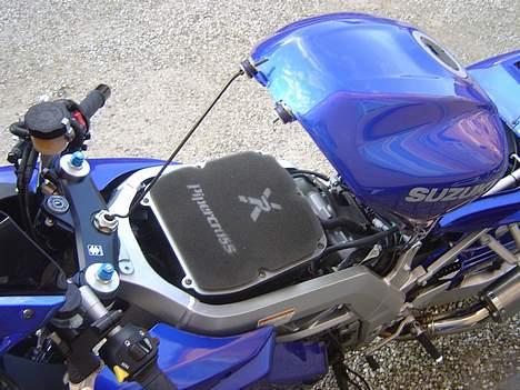 Suzuki SV 1000 S - luftfilterkassen er erstattet af et pipercross filter billede 4