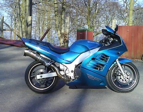 Suzuki RF600R (solgt) - Endelig et billede i høj solskin. Hjælper med farven billede 1