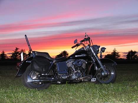 Harley Davidson Electra Glide FLH 1200 - Hvor er det skønt med et digital kamera når nu lige himlen er som den er :o) billede 4