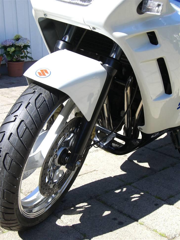Suzuki GSX 600 F (Totaltskadet) billede 6