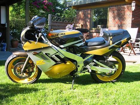 Suzuki GSX-R 400   SOLGT billede 4