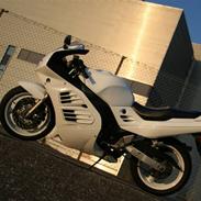 Suzuki RF 900R - White power 