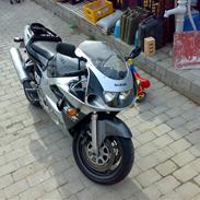 Suzuki gsxr-600