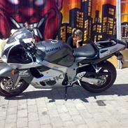 Suzuki gsxr-600
