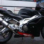 Aprilia RSV1000R